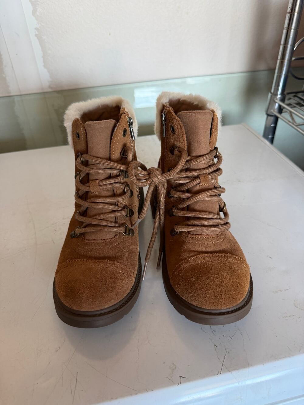 UGG Azell Hiker Weather 1123622K Big Kids or Ladies Waterproof Boot size 4